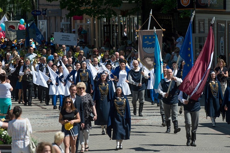 Ar vērienu tiek svinēti Jūrmalas kūrorta svētki 175702