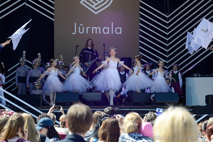 Ar vērienu tiek svinēti Jūrmalas kūrorta svētki 175704