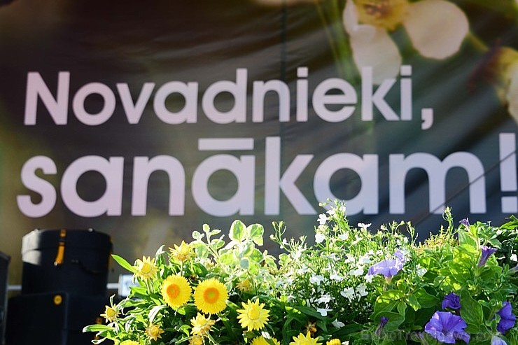 Siguldas pilsētas svētkos ikviens varēja piedalīties notikumos, kas jau izveidojušies par tradīciju, piemēram, svētku gājienā, kā arī guva pārsteigumu Siguldas pilsētas svētkos ikviens varēja piedalīties notikumos, kas jau izveidojušies par tradīciju, piemēram, svētku gājienā, kā arī guva pārsteigumu 175752