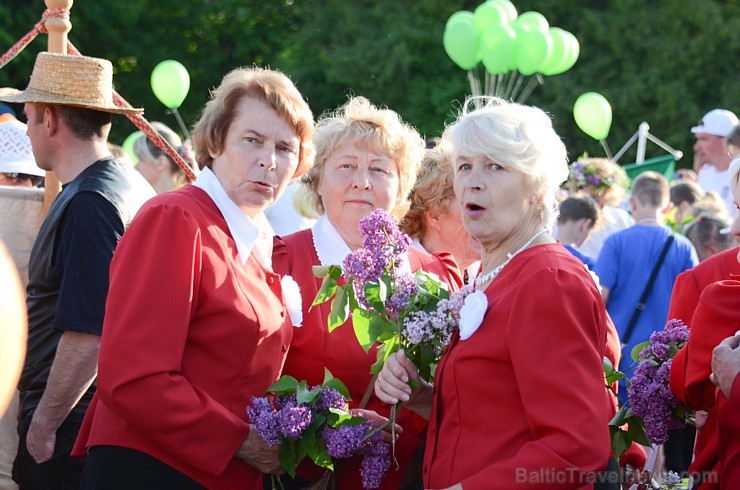 Siguldas pilsētas svētkos ikviens varēja piedalīties notikumos, kas jau izveidojušies par tradīciju, piemēram, svētku gājienā, kā arī guva pārsteigumu Siguldas pilsētas svētkos ikviens varēja piedalīties notikumos, kas jau izveidojušies par tradīciju, piemēram, svētku gājienā, kā arī guva pārsteigumu 175756