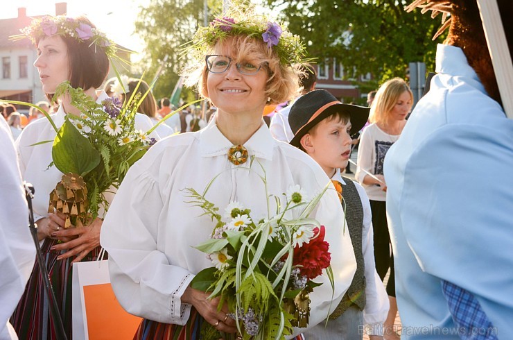 Siguldas pilsētas svētkos ikviens varēja piedalīties notikumos, kas jau izveidojušies par tradīciju, piemēram, svētku gājienā, kā arī guva pārsteigumu Siguldas pilsētas svētkos ikviens varēja piedalīties notikumos, kas jau izveidojušies par tradīciju, piemēram, svētku gājienā, kā arī guva pārsteigumu 175757