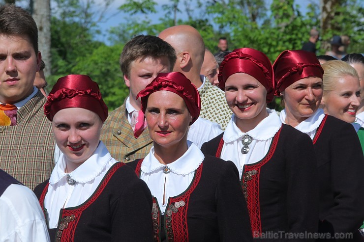 Siguldas pilsētas svētkos ikviens varēja piedalīties notikumos, kas jau izveidojušies par tradīciju, piemēram, svētku gājienā, kā arī guva pārsteigumu Siguldas pilsētas svētkos ikviens varēja piedalīties notikumos, kas jau izveidojušies par tradīciju, piemēram, svētku gājienā, kā arī guva pārsteigumu 175781