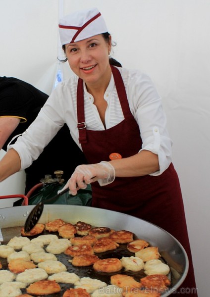 Siguldas pilsētas svētkos ikviens varēja piedalīties notikumos, kas jau izveidojušies par tradīciju, piemēram, svētku gājienā, kā arī guva pārsteigumu Siguldas pilsētas svētkos ikviens varēja piedalīties notikumos, kas jau izveidojušies par tradīciju, piemēram, svētku gājienā, kā arī guva pārsteigumu 175795