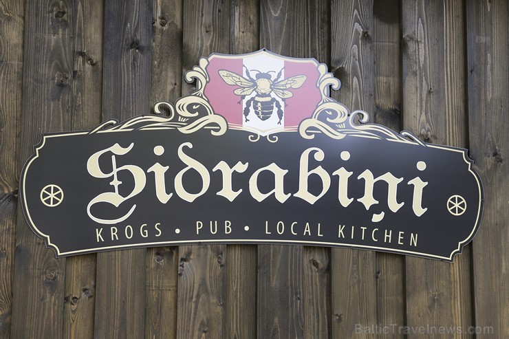 Krogs «Sidrabiņi» atrodas Tallinas šosejas 55. kilometrā un tanī valda ļoti patīkama, silta un mājīga gaisotne un jūtama senatnes elpa Krogs «Sidrabiņi» atrodas Tallinas šosejas 55. kilometrā un tanī valda ļoti patīkama, silta un mājīga gaisotne un jūtama senatnes elpa 176185