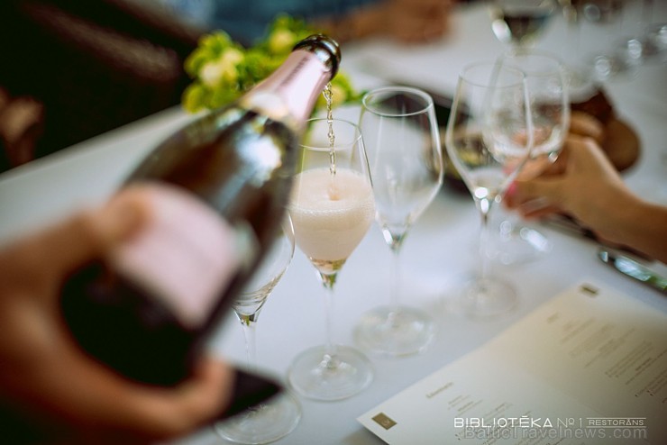 «Bibliotēka No1» Restorāns svin jauno šampanieša karti ar šefpavāra Māra Jansona «Even More Champagne» gatavotajām vakariņām «Bibliotēka No1» Restorāns svin jauno šampanieša karti ar šefpavāra Māra Jansona «Even More Champagne» gatavotajām vakariņām 176438