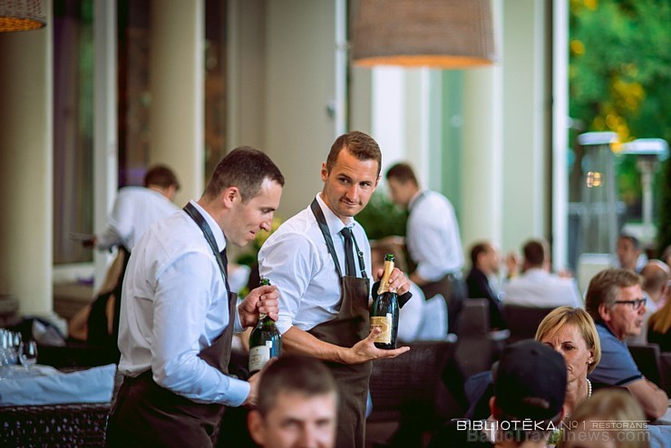 «Bibliotēka No1» Restorāns svin jauno šampanieša karti ar šefpavāra Māra Jansona «Even More Champagne» gatavotajām vakariņām «Bibliotēka No1» Restorāns svin jauno šampanieša karti ar šefpavāra Māra Jansona «Even More Champagne» gatavotajām vakariņām 176448