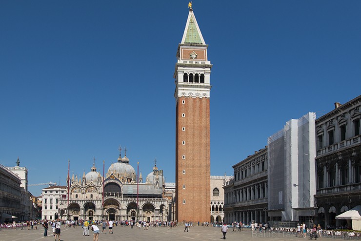 Campanile tornis svētā Marka laukuma vidū kādreiz bija sava veida orientieris jūrasbraucējiem, bet šodien tas ir skatu tornis Campanile tornis svētā Marka laukuma vidū kādreiz bija sava veida orientieris jūrasbraucējiem, bet šodien tas ir skatu tornis 176570