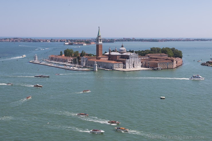 Travelnews.lv sadarbībā ar tūroperatoru Novatours apskata Venēciju no San Marco laukuma augstākā torņa Travelnews.lv sadarbībā ar tūroperatoru Novatours apskata Venēciju no San Marco laukuma augstākā torņa 176580
