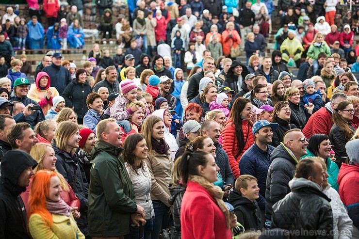 Festivālā šogad bija apskatāmas 20 skulptūras un tika izveidota arī festivāla vēsturē lielākā skulptūra, kas bija vairāk nekā 6 metrus augsta un 20 me Festivālā šogad bija apskatāmas 20 skulptūras un tika izveidota arī festivāla vēsturē lielākā skulptūra, kas bija vairāk nekā 6 metrus augsta un 20 me 176649