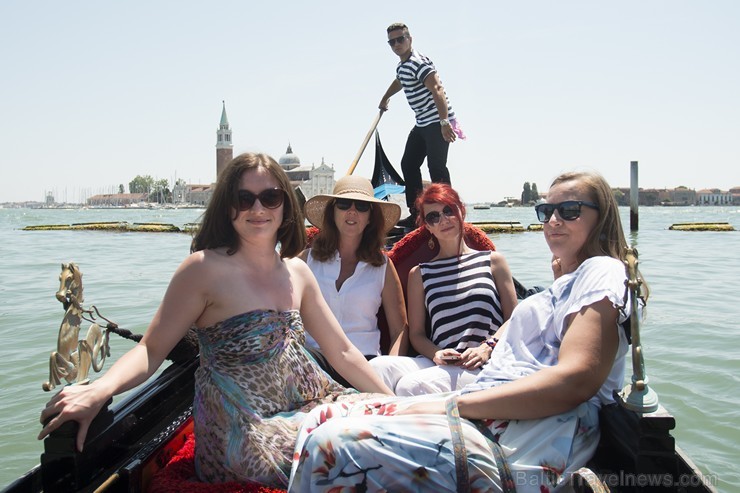 Travelnews.lv redakcija sadarbībā ar tūroperatoru Novatours dodas ekskursijā uz Venēciju, kuras laikā izbrauc ar tradicionālo gondolu Travelnews.lv redakcija sadarbībā ar tūroperatoru Novatours dodas ekskursijā uz Venēciju, kuras laikā izbrauc ar tradicionālo gondolu 176670