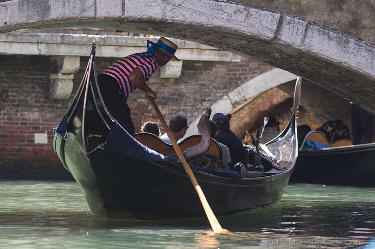 Travelnews.lv redakcija sadarbībā ar tūroperatoru Novatours dodas ekskursijā uz Venēciju, kuras laikā izbrauc ar tradicionālo gondolu Travelnews.lv redakcija sadarbībā ar tūroperatoru Novatours dodas ekskursijā uz Venēciju, kuras laikā izbrauc ar tradicionālo gondolu 176698