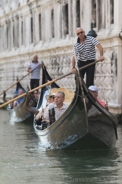 Travelnews.lv redakcija sadarbībā ar tūroperatoru Novatours dodas ekskursijā uz Venēciju, kuras laikā izbrauc ar tradicionālo gondolu Travelnews.lv redakcija sadarbībā ar tūroperatoru Novatours dodas ekskursijā uz Venēciju, kuras laikā izbrauc ar tradicionālo gondolu 176703