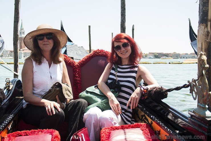 Travelnews.lv redakcija sadarbībā ar tūroperatoru Novatours dodas ekskursijā uz Venēciju, kuras laikā izbrauc ar tradicionālo gondolu Travelnews.lv redakcija sadarbībā ar tūroperatoru Novatours dodas ekskursijā uz Venēciju, kuras laikā izbrauc ar tradicionālo gondolu 176708