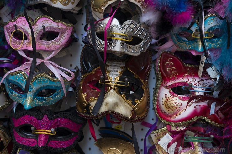 Travelnews.lv redakcija sadarbībā ar tūroperatoru Novatours dodas ekskursijā uz Venēciju, kuras laikā apskata tradicionālās maskas Travelnews.lv redakcija sadarbībā ar tūroperatoru Novatours dodas ekskursijā uz Venēciju, kuras laikā apskata tradicionālās maskas 176827