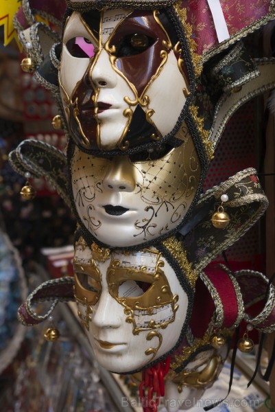 Travelnews.lv redakcija sadarbībā ar tūroperatoru Novatours dodas ekskursijā uz Venēciju, kuras laikā apskata tradicionālās maskas Travelnews.lv redakcija sadarbībā ar tūroperatoru Novatours dodas ekskursijā uz Venēciju, kuras laikā apskata tradicionālās maskas 176833