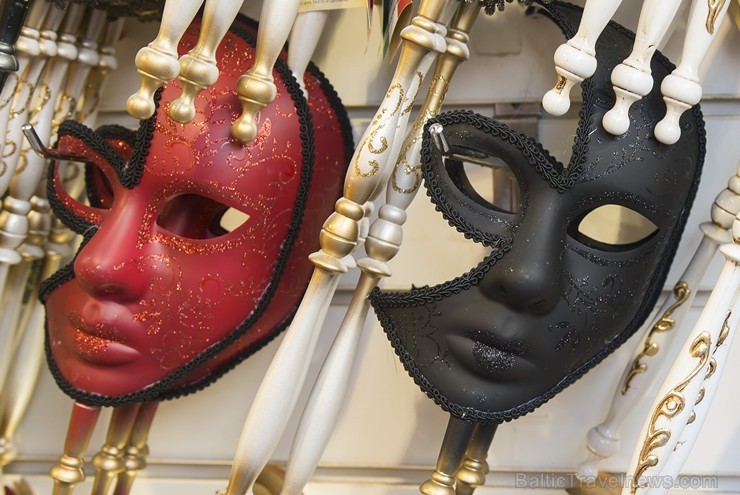 Travelnews.lv redakcija sadarbībā ar tūroperatoru Novatours dodas ekskursijā uz Venēciju, kuras laikā apskata tradicionālās maskas Travelnews.lv redakcija sadarbībā ar tūroperatoru Novatours dodas ekskursijā uz Venēciju, kuras laikā apskata tradicionālās maskas 176836