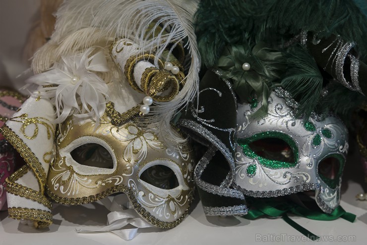 Travelnews.lv redakcija sadarbībā ar tūroperatoru Novatours dodas ekskursijā uz Venēciju, kuras laikā apskata tradicionālās maskas Travelnews.lv redakcija sadarbībā ar tūroperatoru Novatours dodas ekskursijā uz Venēciju, kuras laikā apskata tradicionālās maskas 176840