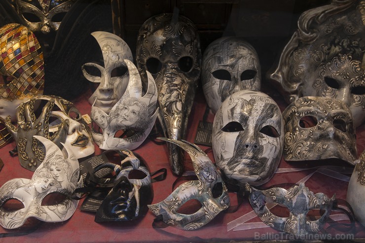 Travelnews.lv redakcija sadarbībā ar tūroperatoru Novatours dodas ekskursijā uz Venēciju, kuras laikā apskata tradicionālās maskas Travelnews.lv redakcija sadarbībā ar tūroperatoru Novatours dodas ekskursijā uz Venēciju, kuras laikā apskata tradicionālās maskas 176844