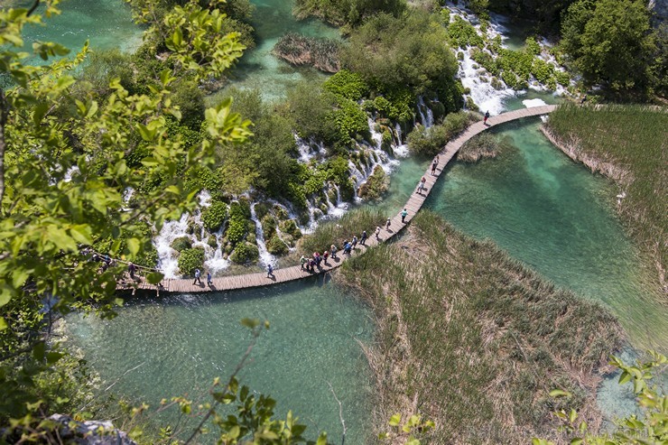 Travelnews.lv sadarbībā ar tūroperatoru Novatours apskata Plitvices ezerus, kas ir pirmais un lielākais Horvātijas nacionālais parks Travelnews.lv sadarbībā ar tūroperatoru Novatours apskata Plitvices ezerus, kas ir pirmais un lielākais Horvātijas nacionālais parks 176869