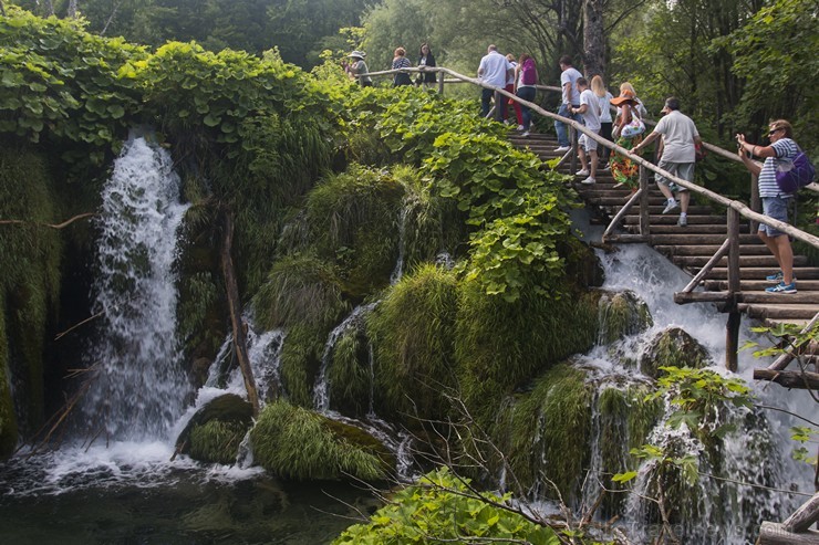 Travelnews.lv sadarbībā ar tūroperatoru Novatours apskata Plitvices ezerus, kas ir pirmais un lielākais Horvātijas nacionālais parks Travelnews.lv sadarbībā ar tūroperatoru Novatours apskata Plitvices ezerus, kas ir pirmais un lielākais Horvātijas nacionālais parks 176916