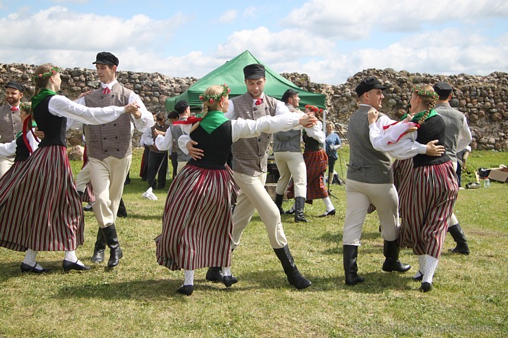 Lielais latgaļu tirgus Ludzas pilskalnā ir viens no krāšņākajiem pasākumiem Latgalē 177378