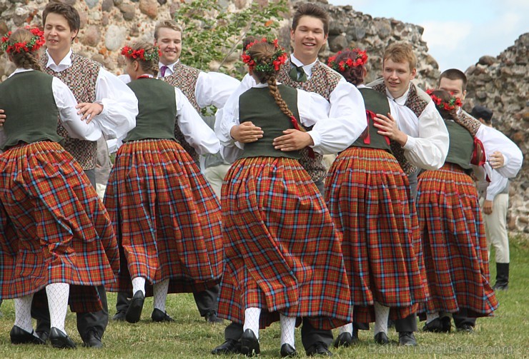 Lielais latgaļu tirgus Ludzas pilskalnā ir viens no krāšņākajiem pasākumiem Latgalē 177381