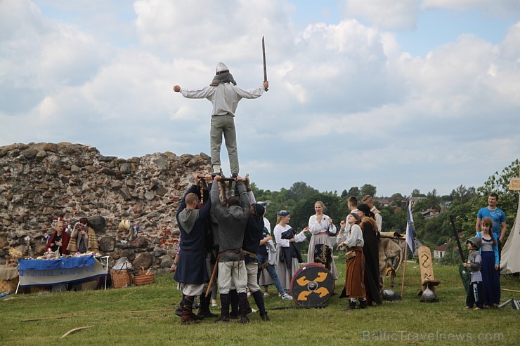 Lielais latgaļu tirgus Ludzas pilskalnā ir viens no krāšņākajiem pasākumiem Latgalē 177424