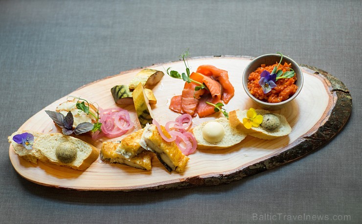 Restorāns «Niklāvs» lepojas ar latviešu tradicionālās virtuves sezonālajiem ēdieniem, kuros izmanto šefpavāres Sarmītes Neimanes lasītās meža veltes – Restorāns «Niklāvs» lepojas ar latviešu tradicionālās virtuves sezonālajiem ēdieniem, kuros izmanto šefpavāres Sarmītes Neimanes lasītās meža veltes – 177443