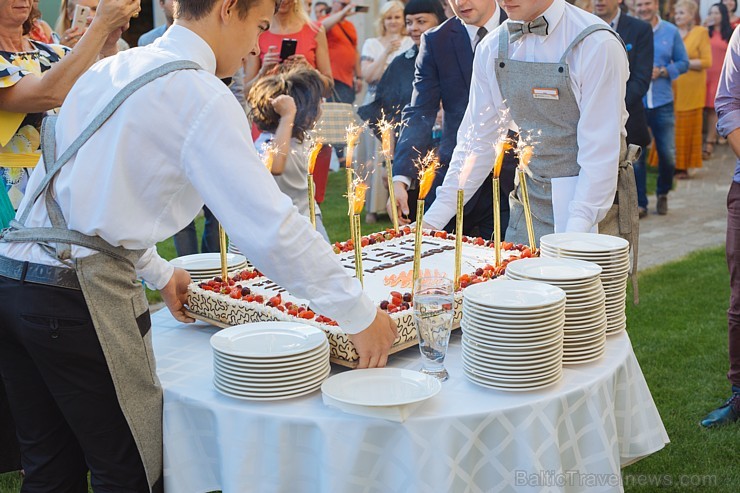 Ar kūrorta pilsētas cienīgu balli atklāta un darbu uzsākusi 4 zvaigžņu viesnīca «SemaraH Hotel Lielupe SPA & Conferences» Ar kūrorta pilsētas cienīgu balli atklāta un darbu uzsākusi 4 zvaigžņu viesnīca «SemaraH Hotel Lielupe SPA & Conferences» 178154