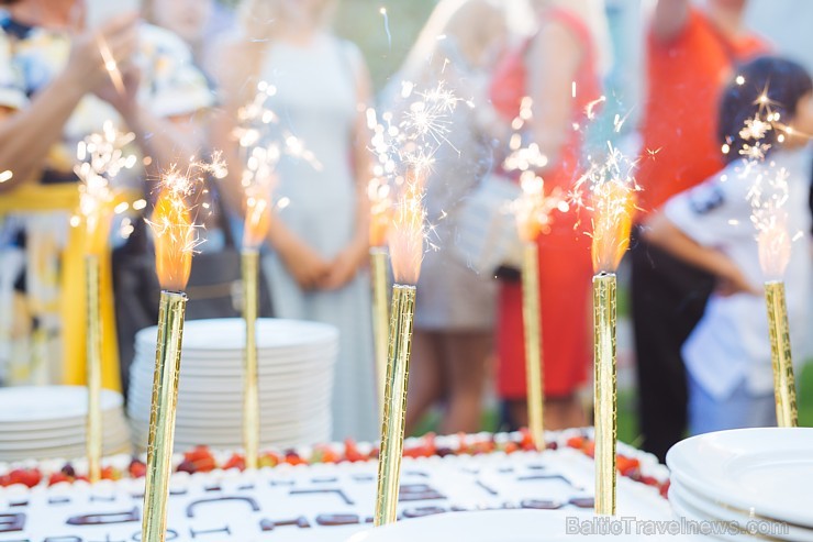 Ar kūrorta pilsētas cienīgu balli atklāta un darbu uzsākusi 4 zvaigžņu viesnīca «SemaraH Hotel Lielupe SPA & Conferences» Ar kūrorta pilsētas cienīgu balli atklāta un darbu uzsākusi 4 zvaigžņu viesnīca «SemaraH Hotel Lielupe SPA & Conferences» 178155