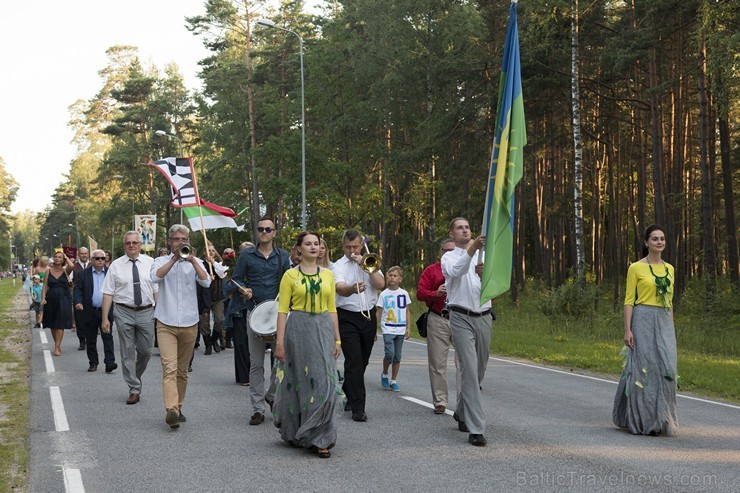 Saulkrastu svētku gājiens «No jūriņas izpeldēja…» pulcē kuplu dalībnieku skaitu 178301