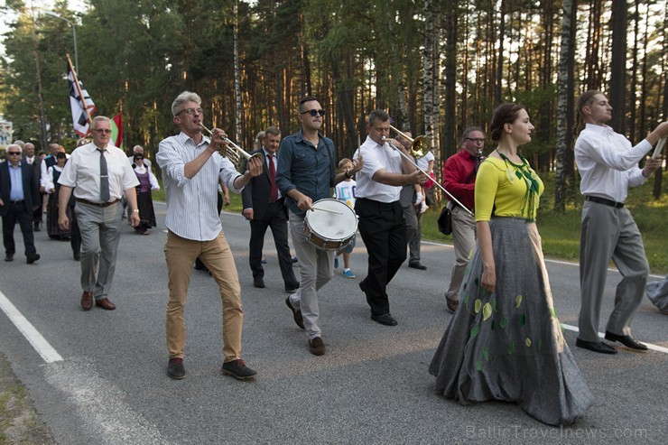Saulkrastu svētku gājiens «No jūriņas izpeldēja…» pulcē kuplu dalībnieku skaitu 178302