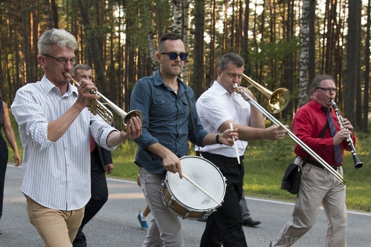 Saulkrastu svētku gājiens «No jūriņas izpeldēja…» pulcē kuplu dalībnieku skaitu 178303