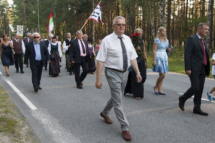 Saulkrastu svētku gājiens «No jūriņas izpeldēja…» pulcē kuplu dalībnieku skaitu 178304