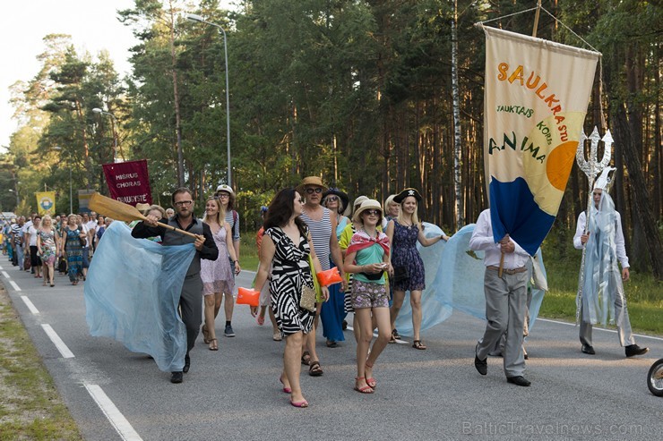 Saulkrastu svētku gājiens «No jūriņas izpeldēja…» pulcē kuplu dalībnieku skaitu 178315