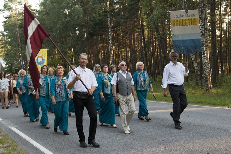 Saulkrastu svētku gājiens «No jūriņas izpeldēja…» pulcē kuplu dalībnieku skaitu 178324