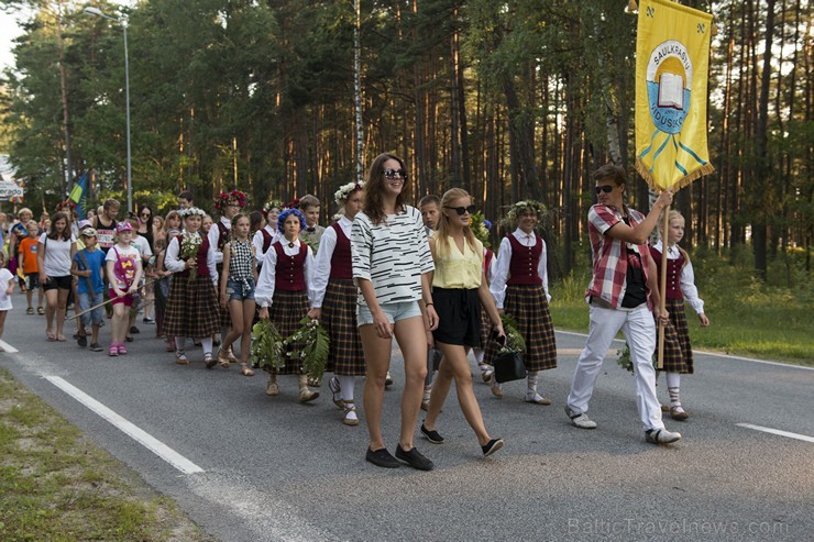 Saulkrastu svētku gājiens «No jūriņas izpeldēja…» pulcē kuplu dalībnieku skaitu 178326