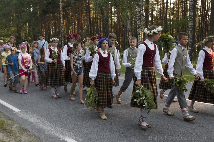 Saulkrastu svētku gājiens «No jūriņas izpeldēja…» pulcē kuplu dalībnieku skaitu 178327
