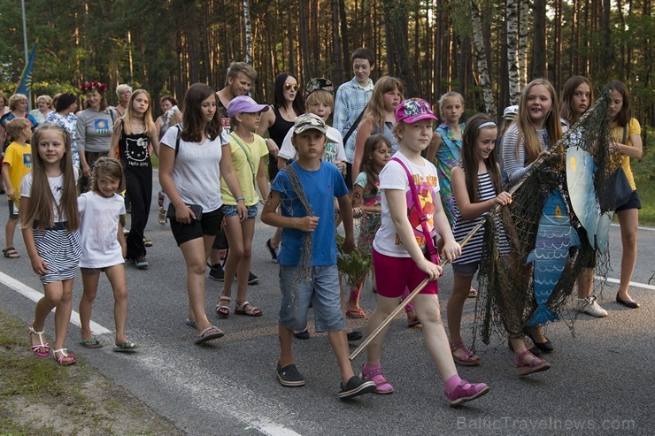 Saulkrastu svētku gājiens «No jūriņas izpeldēja…» pulcē kuplu dalībnieku skaitu 178329