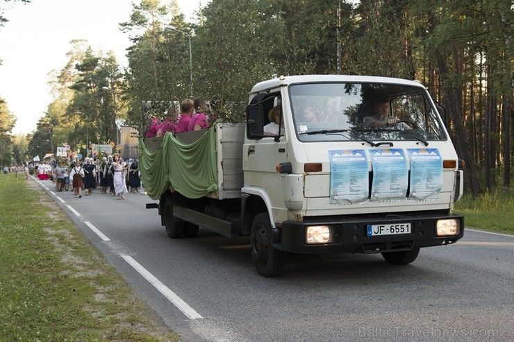 Saulkrastu svētku gājiens «No jūriņas izpeldēja…» pulcē kuplu dalībnieku skaitu 178338