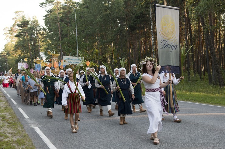 Saulkrastu svētku gājiens «No jūriņas izpeldēja…» pulcē kuplu dalībnieku skaitu 178339