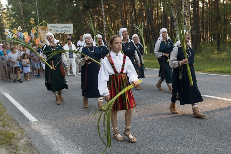 Saulkrastu svētku gājiens «No jūriņas izpeldēja…» pulcē kuplu dalībnieku skaitu 178340