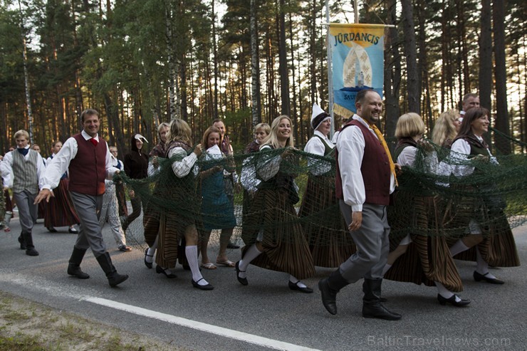 Saulkrastu svētku gājiens «No jūriņas izpeldēja…» pulcē kuplu dalībnieku skaitu 178362