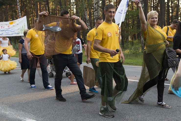 Saulkrastu svētku gājiens «No jūriņas izpeldēja…» pulcē kuplu dalībnieku skaitu 178370