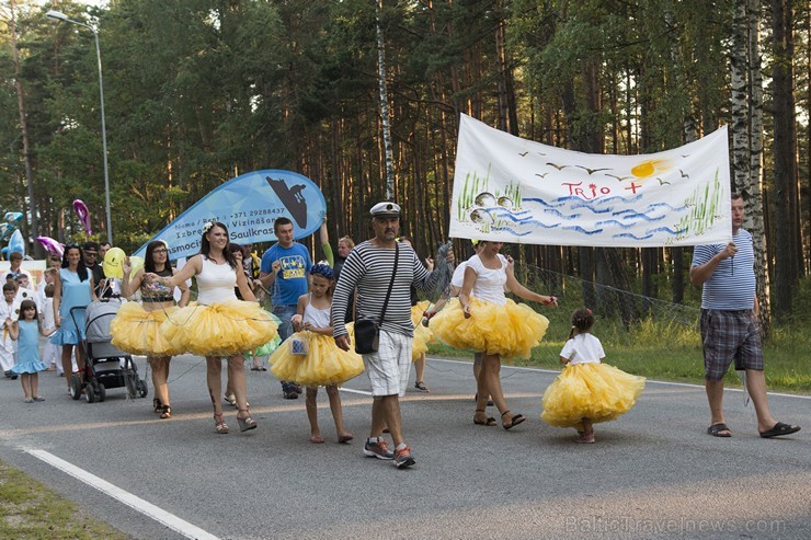 Saulkrastu svētku gājiens «No jūriņas izpeldēja…» pulcē kuplu dalībnieku skaitu 178371