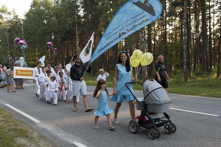 Saulkrastu svētku gājiens «No jūriņas izpeldēja…» pulcē kuplu dalībnieku skaitu 178373