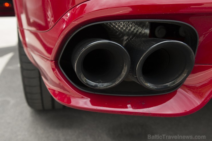Jaunā Vecrīgas 5 zvaigžņu viesnīcas restorāna «Equus» viesi 8.07.2016 iepazīst jaudīgo Porsche Cayenne GTS. Foto: Ingus Evertovskis Jaunā Vecrīgas 5 zvaigžņu viesnīcas restorāna «Equus» viesi 8.07.2016 iepazīst jaudīgo Porsche Cayenne GTS. Foto: Ingus Evertovskis 179062