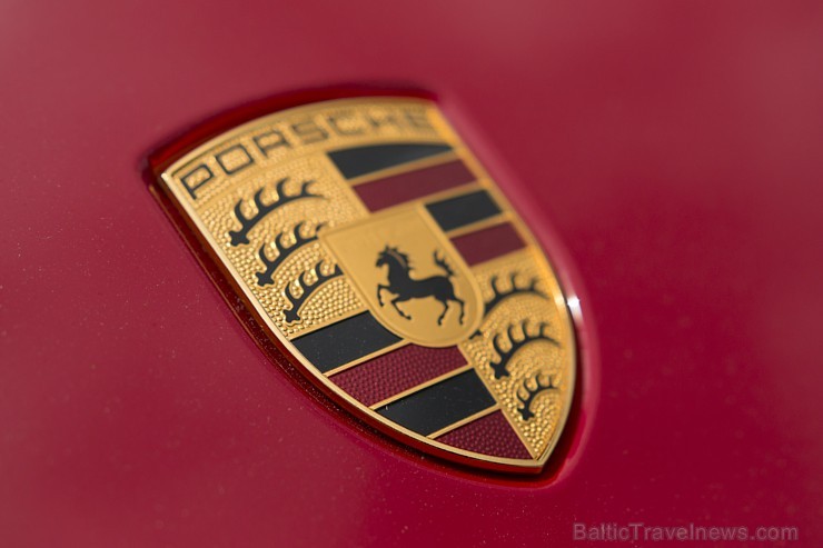 Travelnews.lv redakcija izbrauc Rīgas ielās ar jauno un jaudīgo Porsche Cayenne GTS. Foto: Ingus Evertovskis Travelnews.lv redakcija izbrauc Rīgas ielās ar jauno un jaudīgo Porsche Cayenne GTS. Foto: Ingus Evertovskis 179092