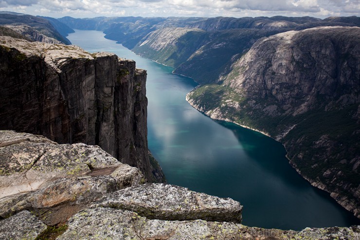 Līsefjorda krastā atrodas kāda iespaidīga un ceļotāju iemīļota apskates vieta – Kjerags (Kjerag) Līsefjorda krastā atrodas kāda iespaidīga un ceļotāju iemīļota apskates vieta – Kjerags (Kjerag) 179405