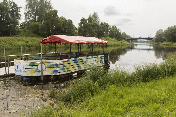Gaujas tramvajs kursē noteiktos laikos, ļaujot iepazīt ievērojamākos Valmieras apskates objektus no Gaujas Gaujas tramvajs kursē noteiktos laikos, ļaujot iepazīt ievērojamākos Valmieras apskates objektus no Gaujas 179407